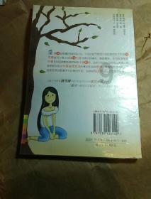 淡粉色宽短款上衣搭配黑色喇叭裤，优雅风十足的搭配你觉得怎么样？